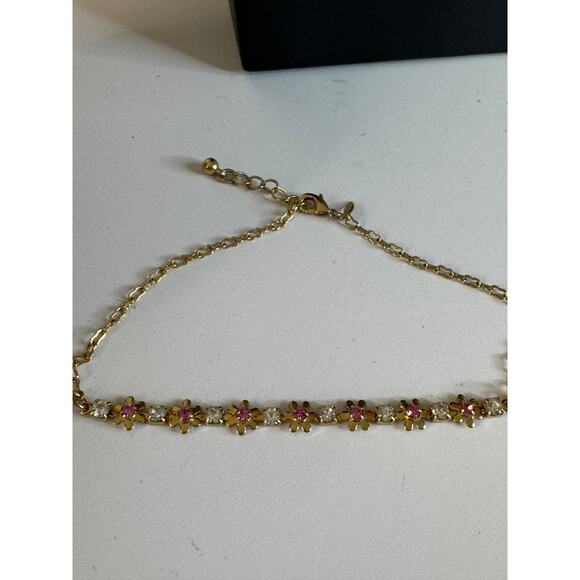 Gold toned floral anklet.  9” + 1” ext - Picture 3 of 8